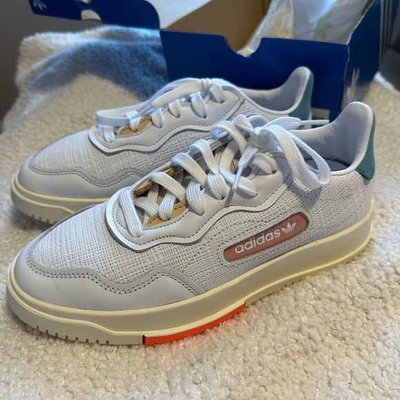 *Sold* Adidas sneakers. Never worn - Picture 11 of 12